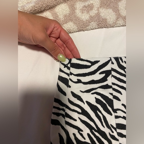 Zebra Print Mini Skirt - Picture 4 of 6
